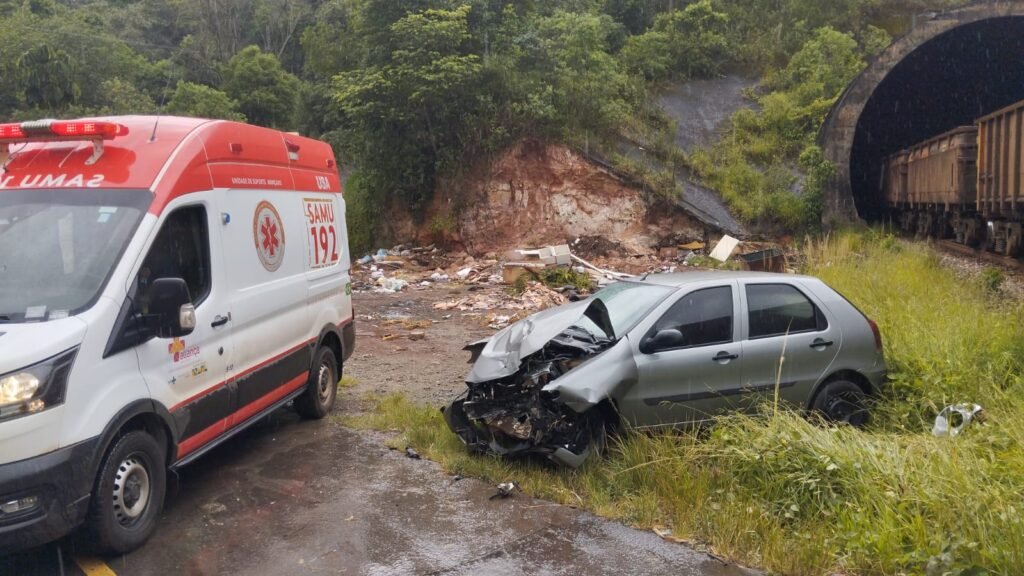 Acidente ferroviário em Itabirito: trem colide com carro entre Munu e Córrego do Bação