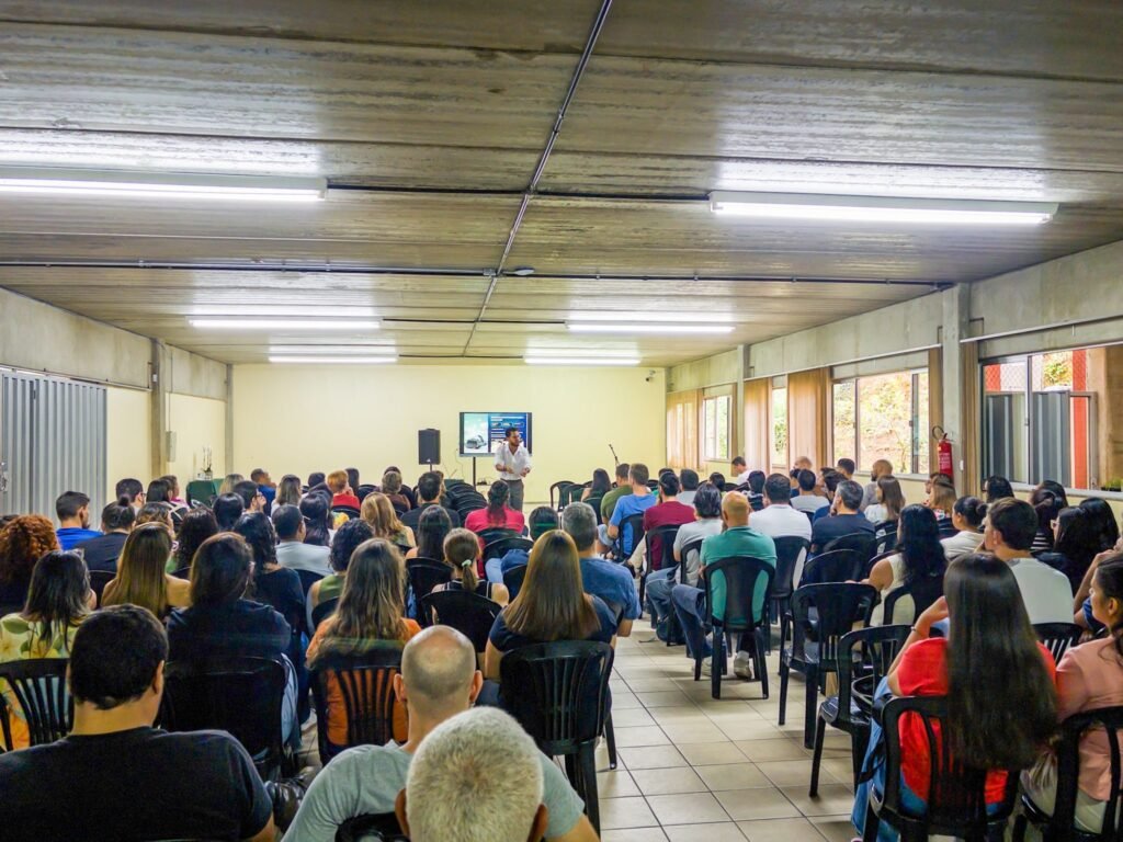 Capacitações fortalecem práticas na educação infantil e no ensino fundamental II em Itabirito