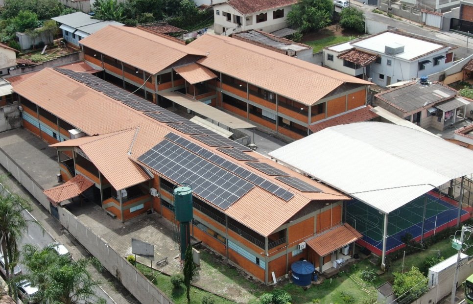 Prefeitura de Itabirito arquiva processo administrativo contra servidora acusada de estar aposentada Escola
